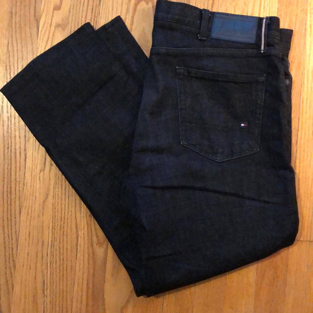 Tommy Hilfiger jeans.